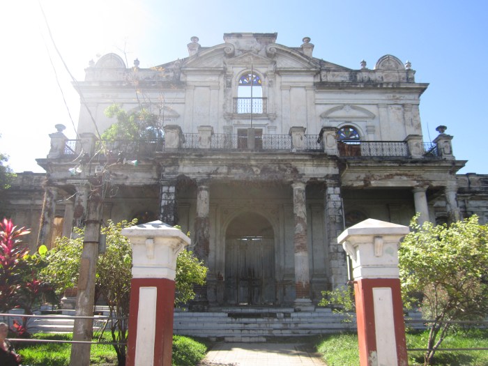 Skeleton of La Escuela de Artes y Oficios Jose Mariano Mendez